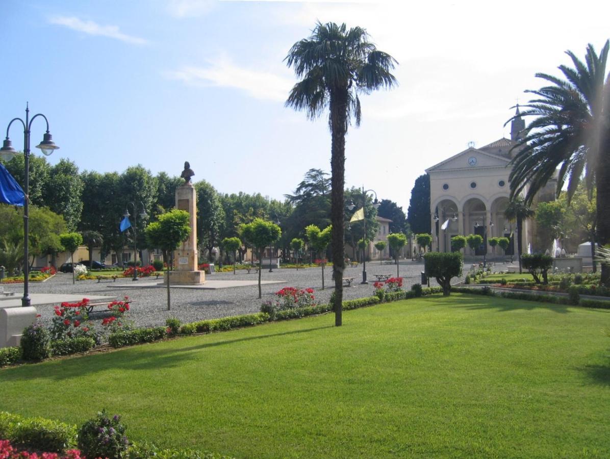 Sole...Mare...E...Spiaggie Bianche! Apartment Vada Luaran gambar